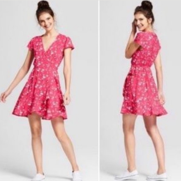 🏷MOSSIMO Women's Pink Floral Ruffle Faux Wrap Mini Dress Short Sleeve Sizelarge - Picture 3 of 9